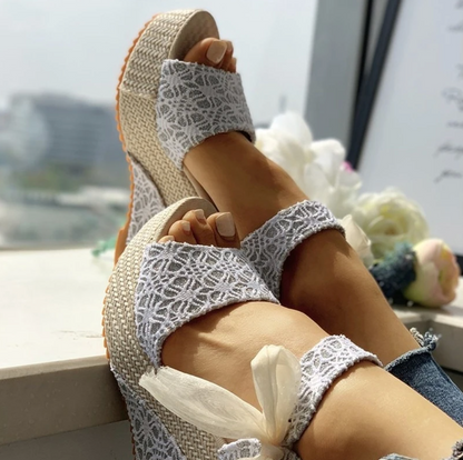 Lola - Sandali eleganti con zeppa per donne con comfort di lusso e dettagli unici