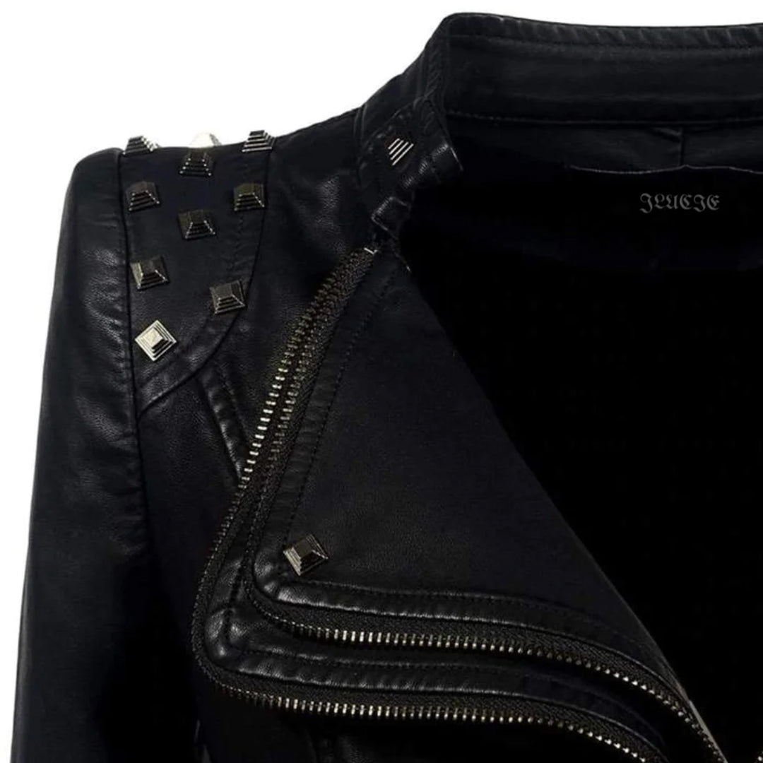 Giacca Pelle Donna - Biker Attillata - Collo Chiodato - Polsini con Cerniera
